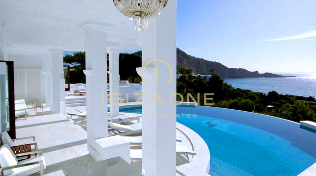 Wunderschöne Luxusvilla am Strand zu vermieten in Cala Jondal, Ibiza