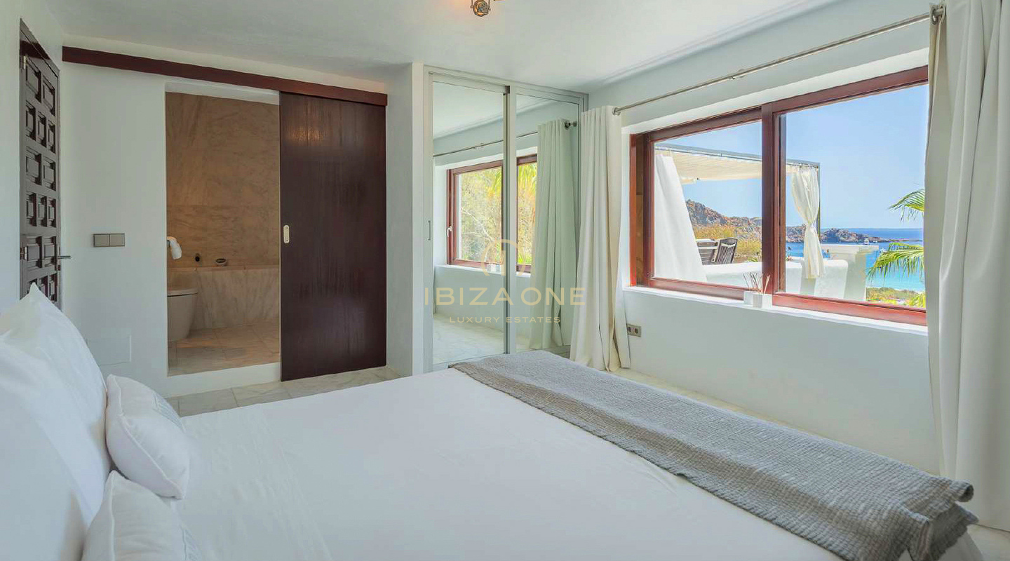 Magnifica villa di lusso fronte mare in affitto a Cala Jondal, Ibiza