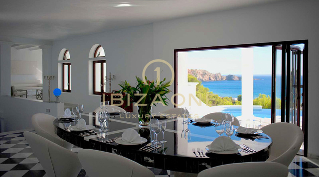 Wunderschöne Luxusvilla am Strand zu vermieten in Cala Jondal, Ibiza