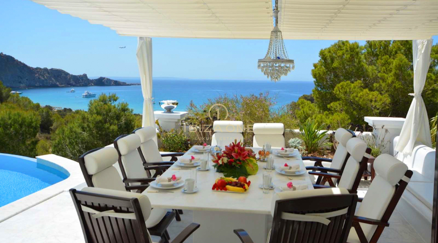 Magnifica villa di lusso fronte mare in affitto a Cala Jondal, Ibiza