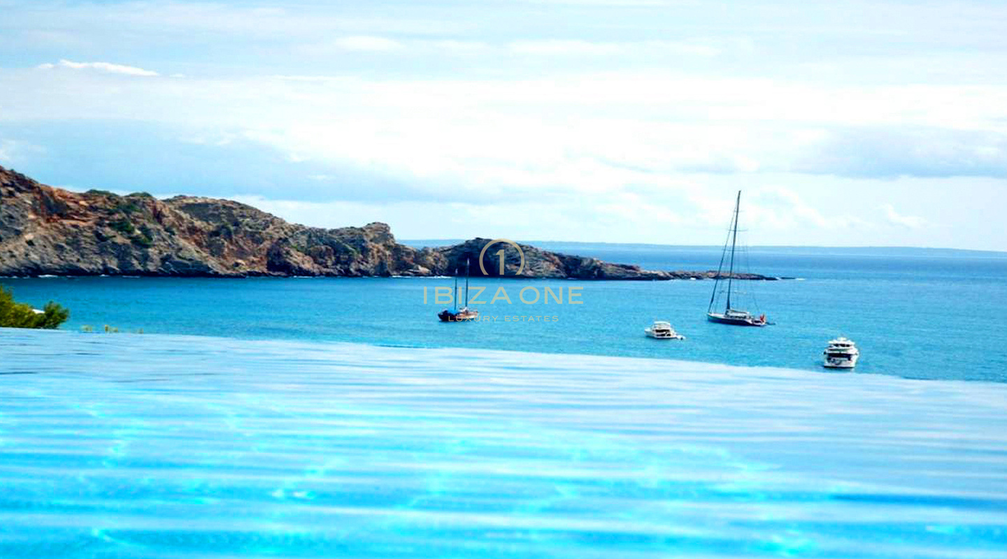 Wunderschöne Luxusvilla am Strand zu vermieten in Cala Jondal, Ibiza