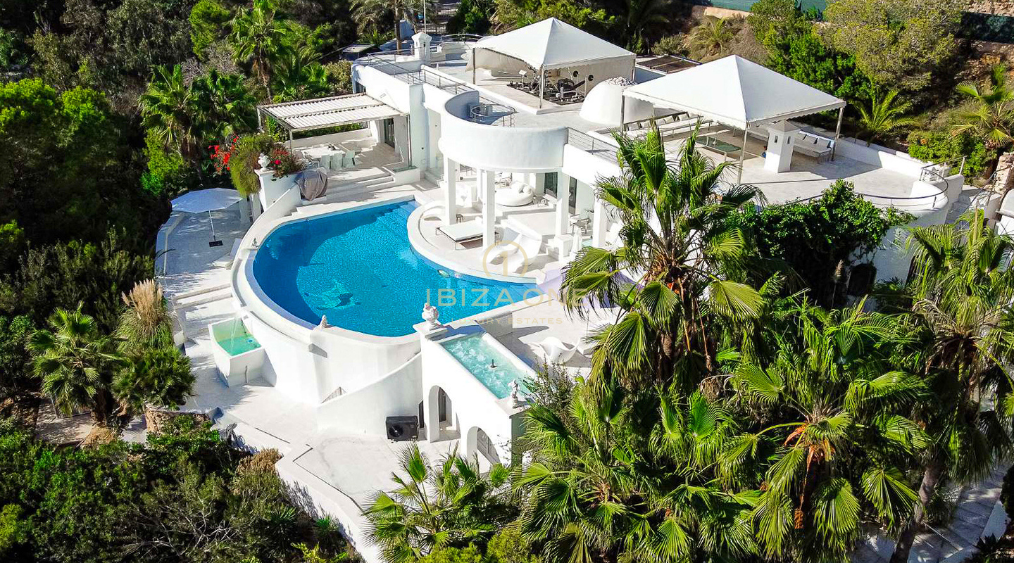 Prachtige luxe villa aan het strand te huur in Cala Jondal, Ibiza