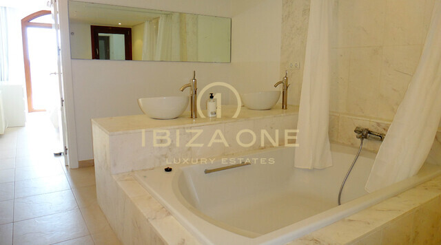 Beautiful and luxurious 2 bedroom apartment in Sant Josep for sale, Ibiza - Beautiful and luxurious 2 bedroom apartment in Sant Josep for rent, Ibiza