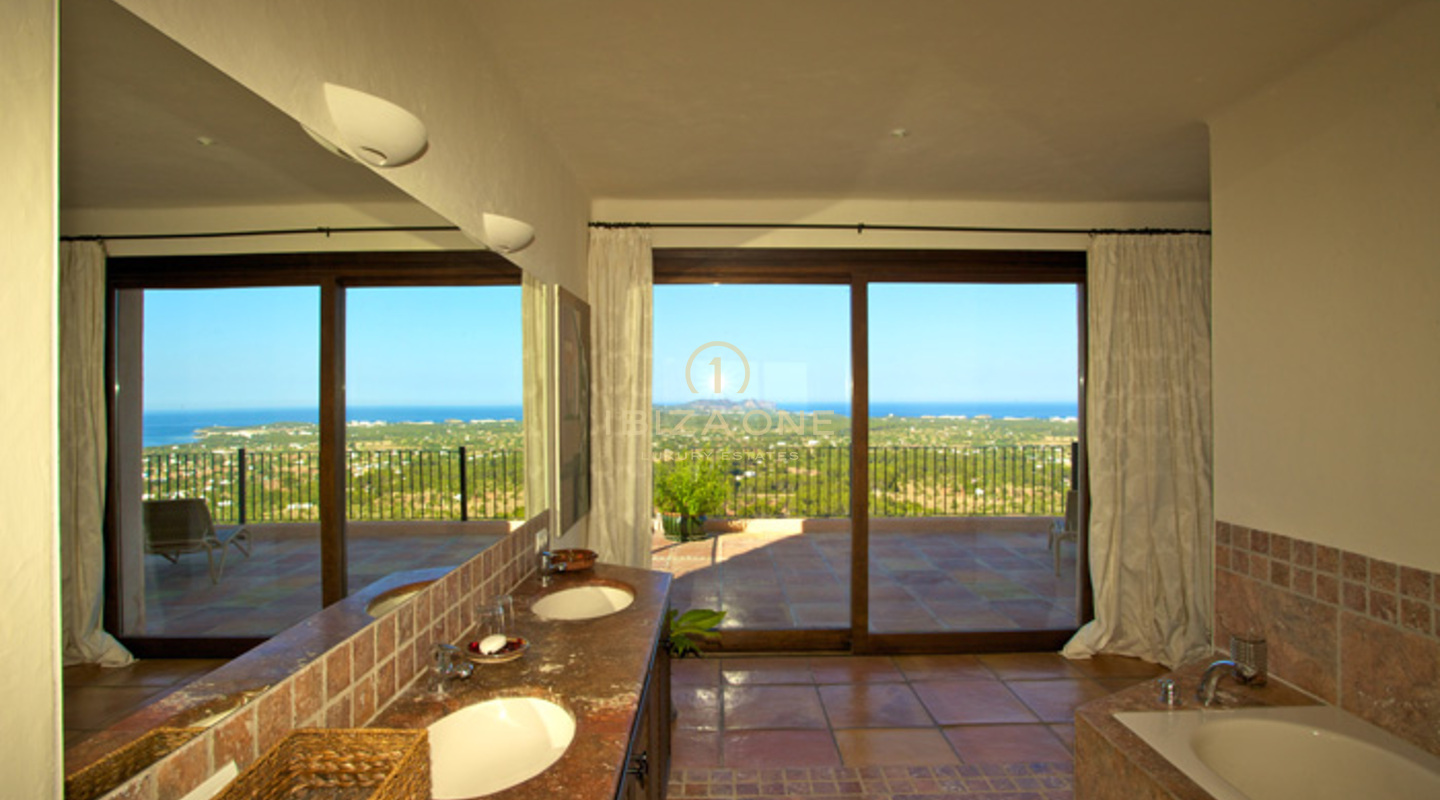 Beautiful luxury villa with large gardens, separate guest house for rent, Ibiza