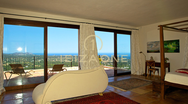 Preciosa finca con amplios jardines, casa de invitados independiente en alquiler, Ibiza