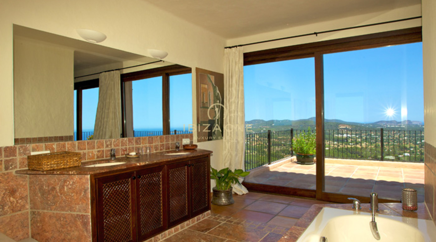Preciosa finca con amplios jardines, casa de invitados independiente en alquiler, Ibiza
