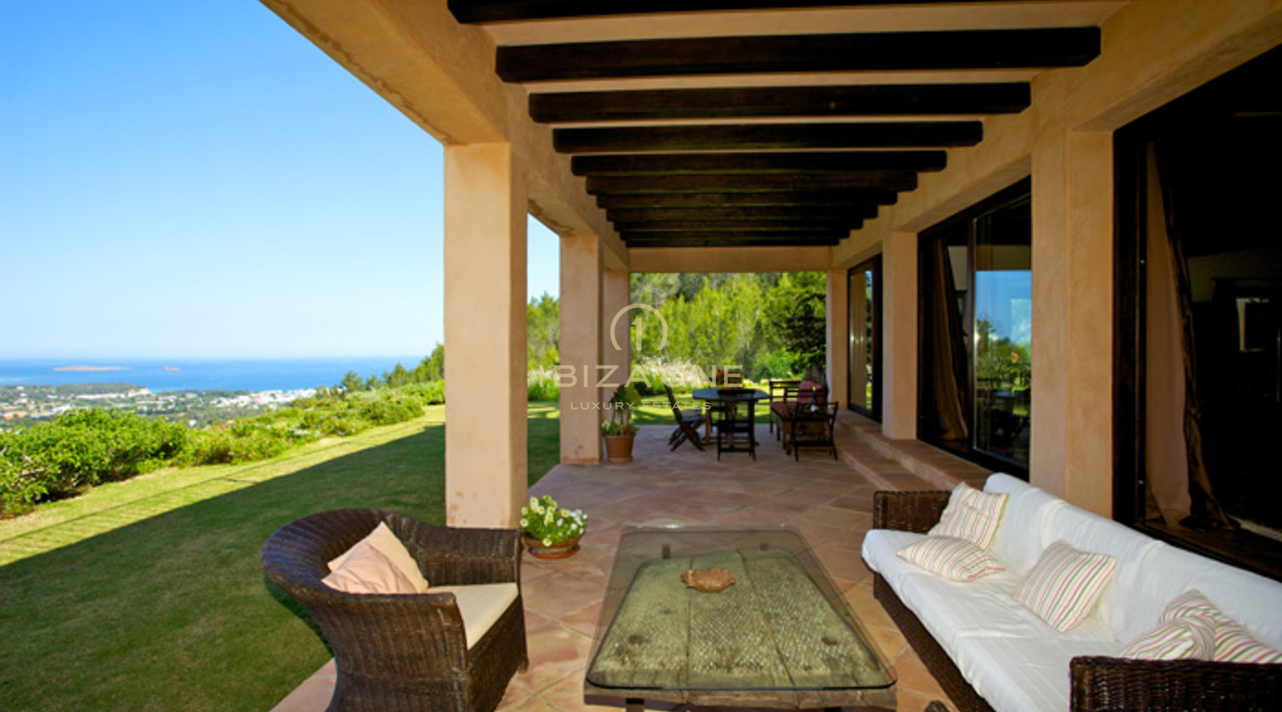 Beautiful luxury villa with large gardens, separate guest house for rent, Ibiza