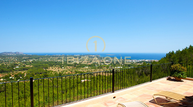 Preciosa finca con amplios jardines, casa de invitados independiente en alquiler, Ibiza
