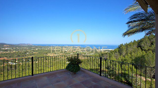 Preciosa finca con amplios jardines, casa de invitados independiente en alquiler, Ibiza