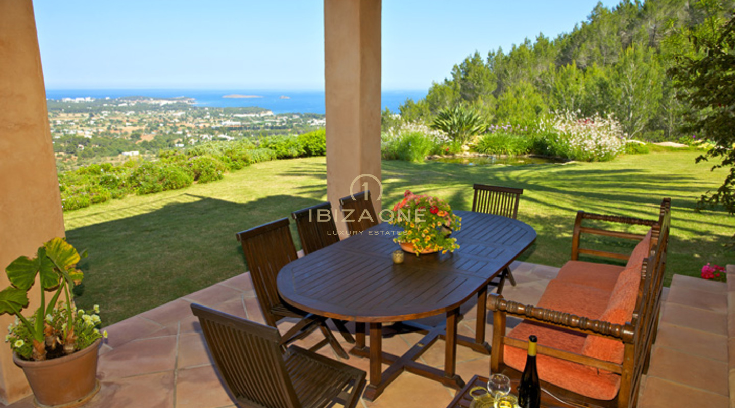 Bellissima finca con ampi giardini, dependance separata in affitto, Ibiza