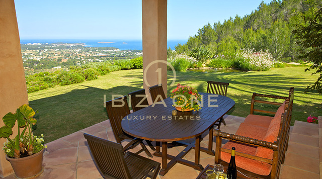 Preciosa finca con amplios jardines, casa de invitados independiente en alquiler, Ibiza