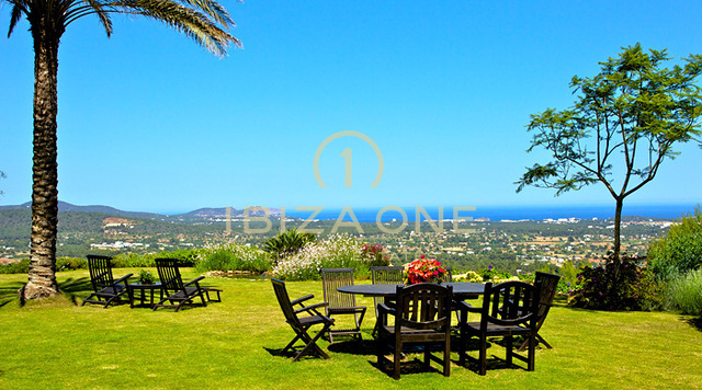 Beautiful luxury villa with large gardens, separate guest house for rent, Ibiza