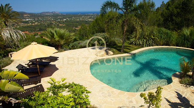 Prachtige finca met grote tuin, apart gastenverblijf te huur, Ibiza