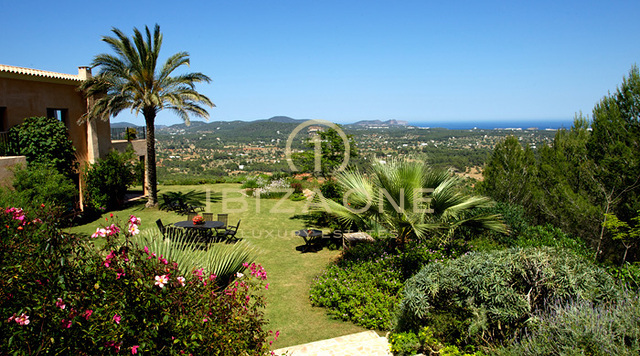 Beautiful luxury villa with large gardens, separate guest house for rent, Ibiza