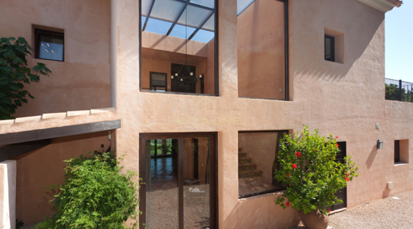 Beautiful luxury villa with large gardens, separate guest house for rent, Ibiza