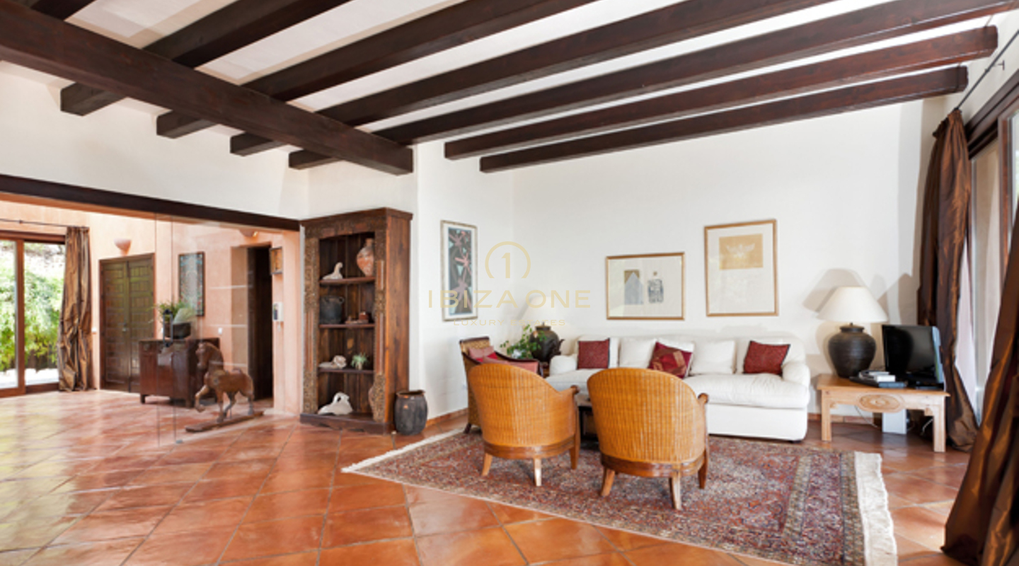 Beautiful luxury villa with large gardens, separate guest house for rent, Ibiza