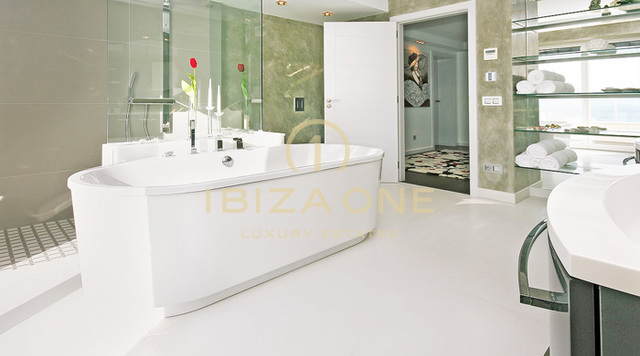 Modern luxury villa with own sea access for sale, Mallorca - Modern luxury villa with own sea access for rent, Mallorca