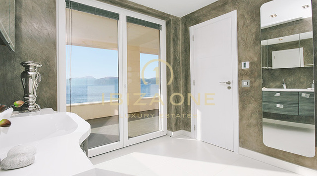 Modern luxury villa with own sea access for sale, Mallorca - Modern luxury villa with own sea access for rent, Mallorca