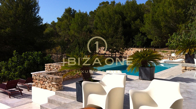 Villa moderne avec un beau jardin et vue sur la mer à louer, Ibiza