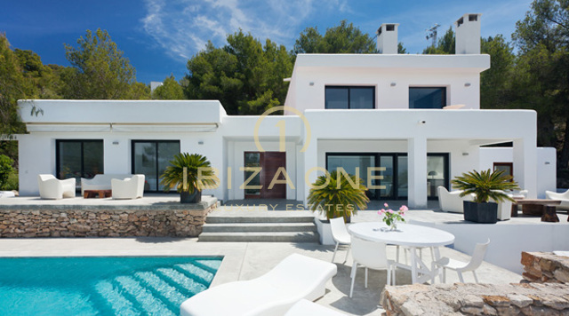 Moderne Villa mit wunderschönem Garten und Meerblick zu vermieten, Ibiza
