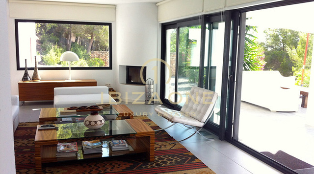 Villa moderne avec un beau jardin et vue sur la mer à louer, Ibiza