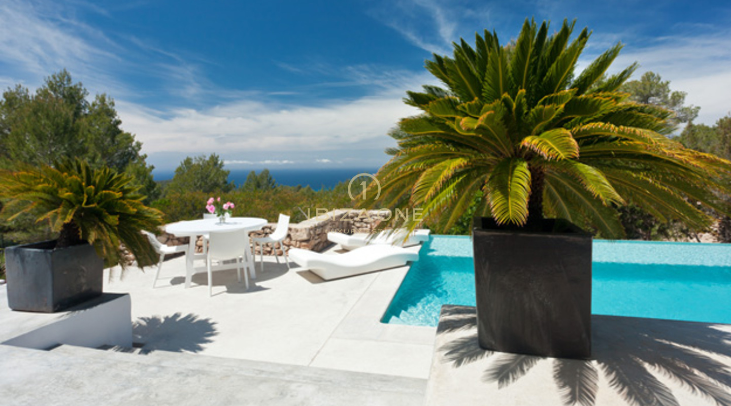 Moderne Villa mit wunderschönem Garten und Meerblick zu vermieten, Ibiza
