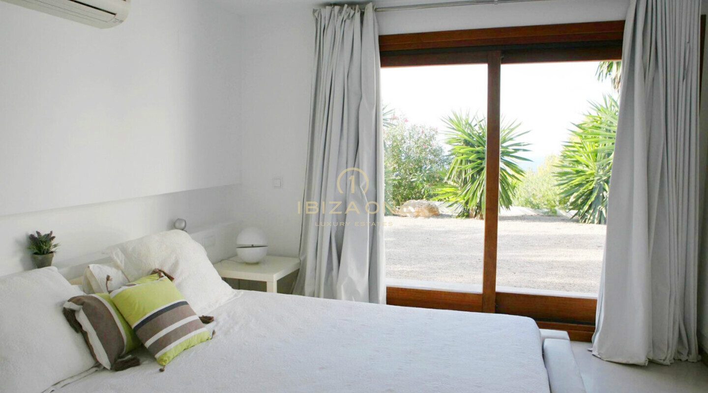 Moderne Villa mit wunderschönem Garten und Meerblick zu vermieten, Ibiza
