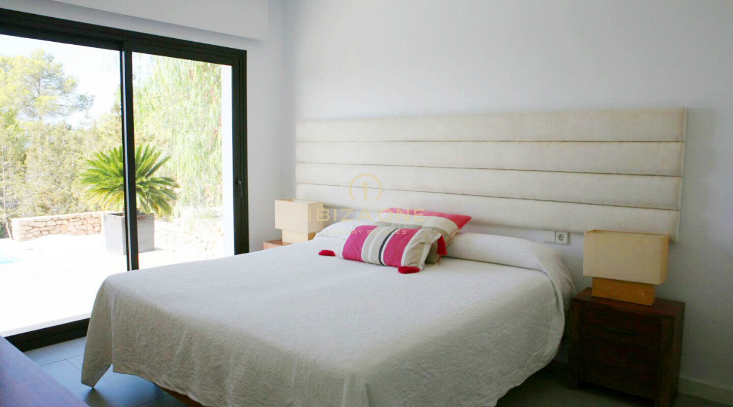 Moderne villa met prachtige tuin en zeezicht te huur, Ibiza