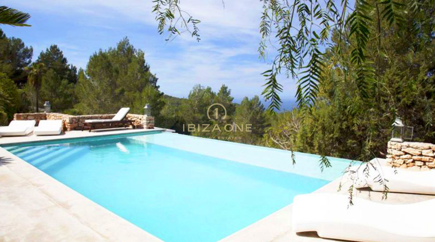Moderne Villa mit wunderschönem Garten und Meerblick zu vermieten, Ibiza