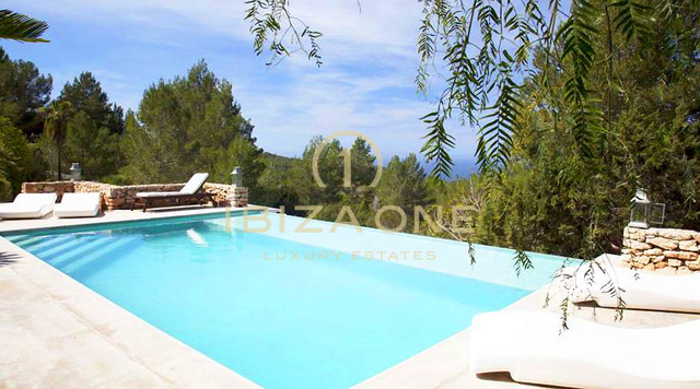 Villa moderna con hermoso jardín y vista al mar en alquiler, Ibiza