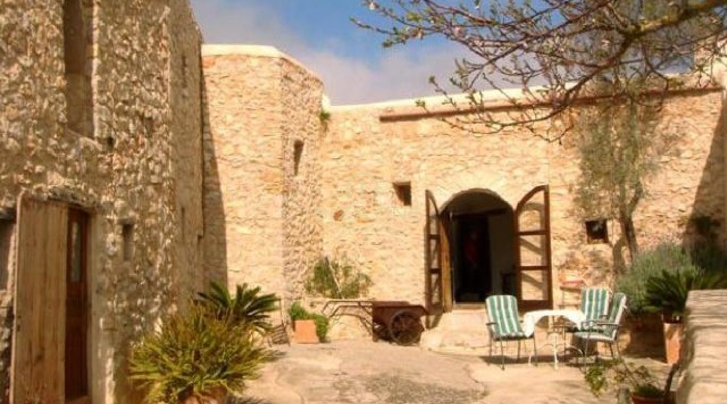 Luxueuse et magnifique finca / villa originale d'Ibiza du 8ème siècle à vendre, Ibiza - Luxueuse et magnifique finca / villa originale d'Ibiza du 8ème siècle à louer, Ibiza