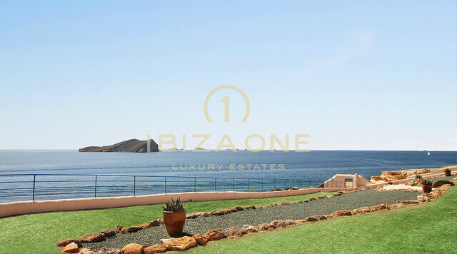 Unieke luxe frontline woning met toegang tot de zee