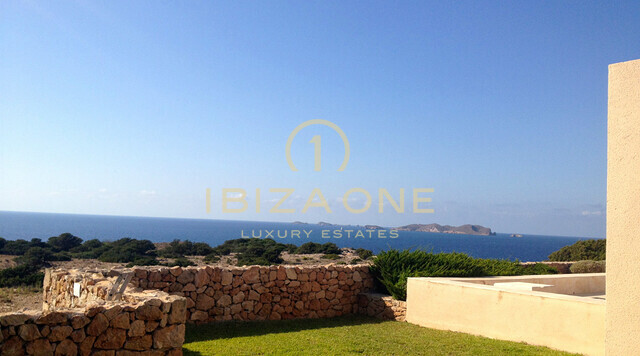 Luxe en exclusieve villa aan zee met directe toegang tot de zee - eerste lijn aan zee - waterkant te koop, Ibiza - Luxe en exclusieve villa aan zee met directe toegang tot de zee - eerste lijn aan zee - waterkant te huur, Ibiza