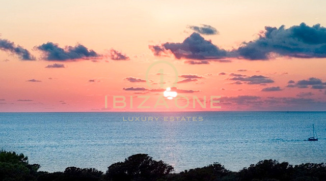 Villa de luxe et exclusive en première ligne de mer avec accès direct à la mer - première ligne de mer - front de mer à vendre, Ibiza - Villa de luxe et exclusive en première ligne de mer avec accès direct à la mer - première ligne de mer - front de mer à louer, Ibiza
