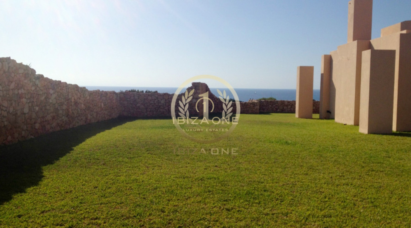 Luxury and Exclusive sea frontline Villa with direct sea access - first line sea - waterfront for sale, Ibiza - Luxury and Exclusive sea frontline Villa with direct sea access - first line sea - waterfront for rent, Ibiza