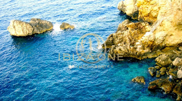 Villa de luxe et exclusive en première ligne de mer avec accès direct à la mer - première ligne de mer - front de mer à vendre, Ibiza - Villa de luxe et exclusive en première ligne de mer avec accès direct à la mer - première ligne de mer - front de mer à louer, Ibiza