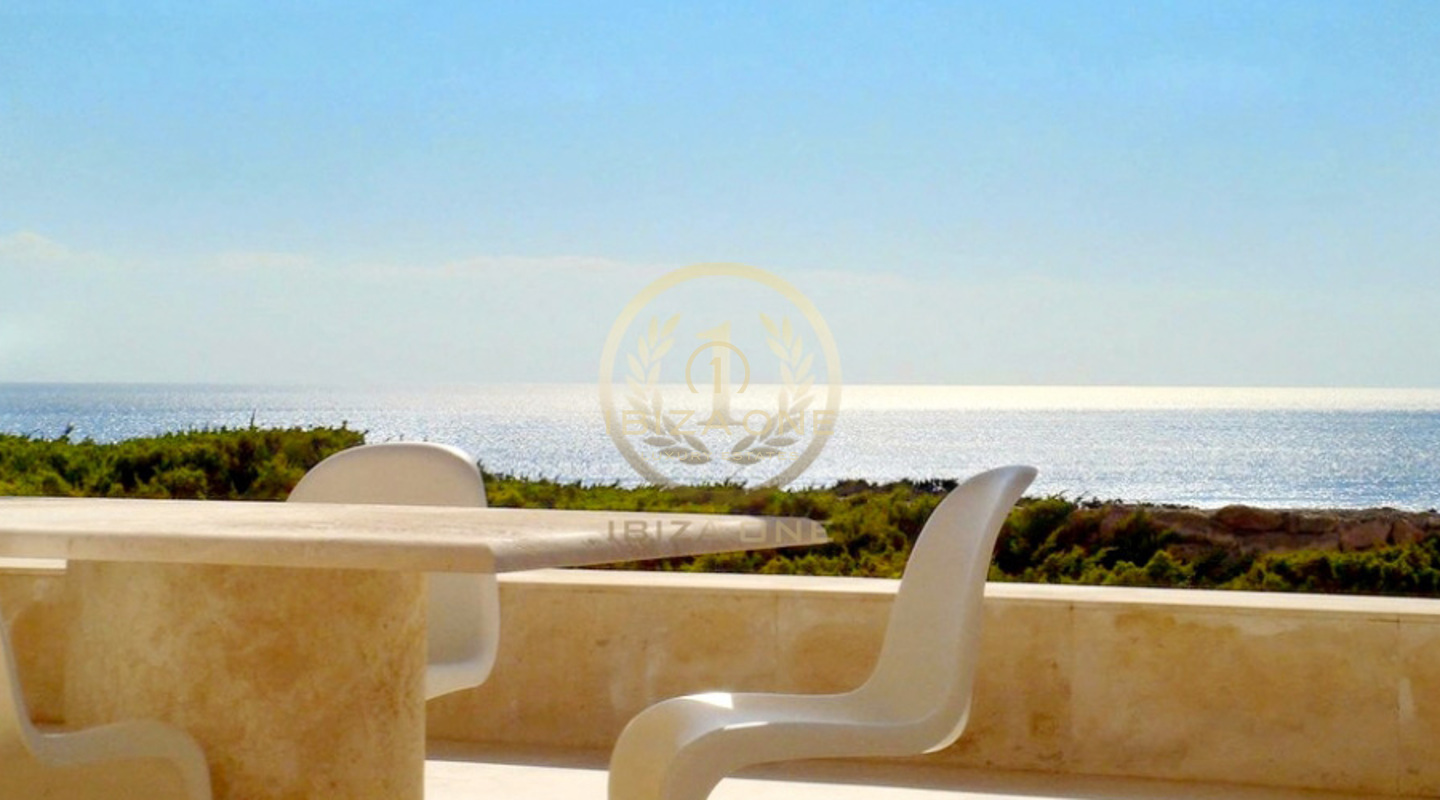 Villa de luxe et exclusive en première ligne de mer avec accès direct à la mer - première ligne de mer - front de mer à vendre, Ibiza - Villa de luxe et exclusive en première ligne de mer avec accès direct à la mer - première ligne de mer - front de mer à louer, Ibiza