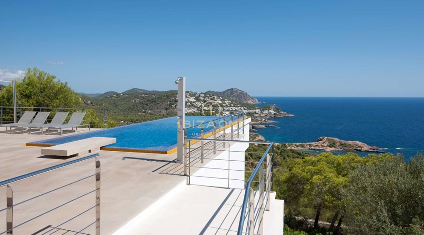 Villa moderna de estilo de lujo con impresionantes vistas a Formentera y Dalt Vila en alquiler - Villa de lujo en alquiler en primera línea de mar en la cima de la montaña de Ibiza con una vista al mar de 270 °, Ibiza