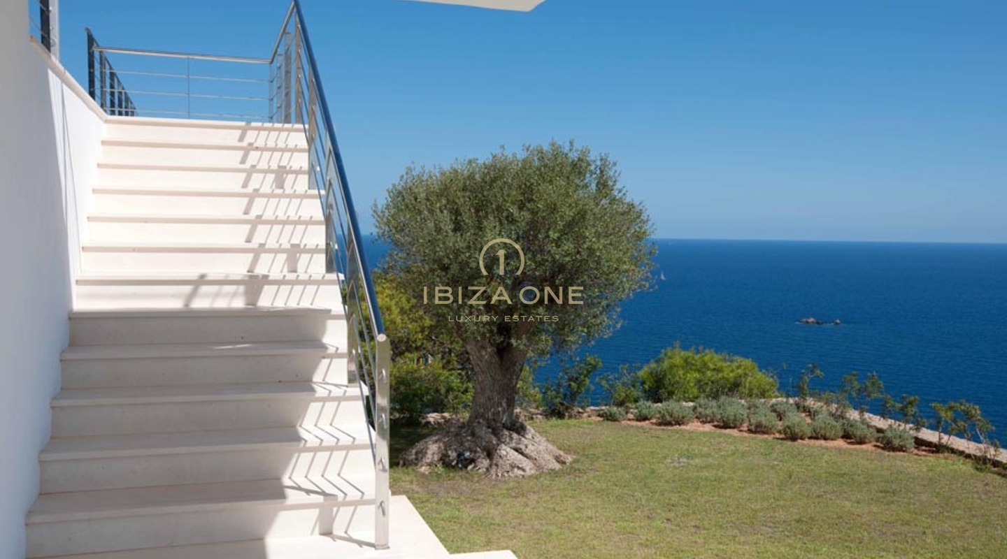 Villa moderna de estilo de lujo con impresionantes vistas a Formentera y Dalt Vila en alquiler - Villa de lujo en alquiler en primera línea de mar en la cima de la montaña de Ibiza con una vista al mar de 270 °, Ibiza