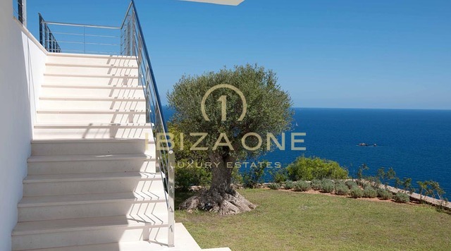 Villa moderna de estilo de lujo con impresionantes vistas a Formentera y Dalt Vila en alquiler - Villa de lujo en alquiler en primera línea de mar en la cima de la montaña de Ibiza con una vista al mar de 270 °, Ibiza