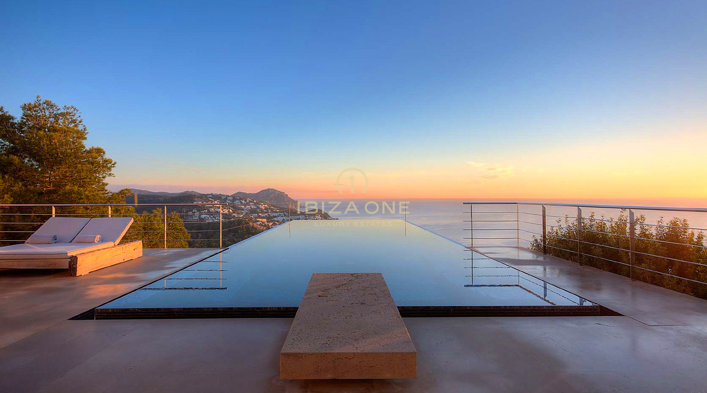 Moderna villa di lusso in stile con vista mozzafiato su Formentera e Dalt Vila in affitto - Villa di lusso in affitto in prima linea sul mare in cima alla montagna di Ibiza con vista mare a 270°, Ibiza