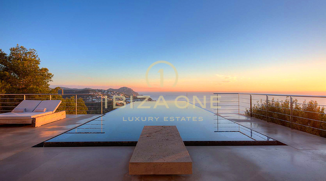 Moderna villa di lusso in stile con vista mozzafiato su Formentera e Dalt Vila in affitto - Villa di lusso in affitto in prima linea sul mare in cima alla montagna di Ibiza con vista mare a 270°, Ibiza