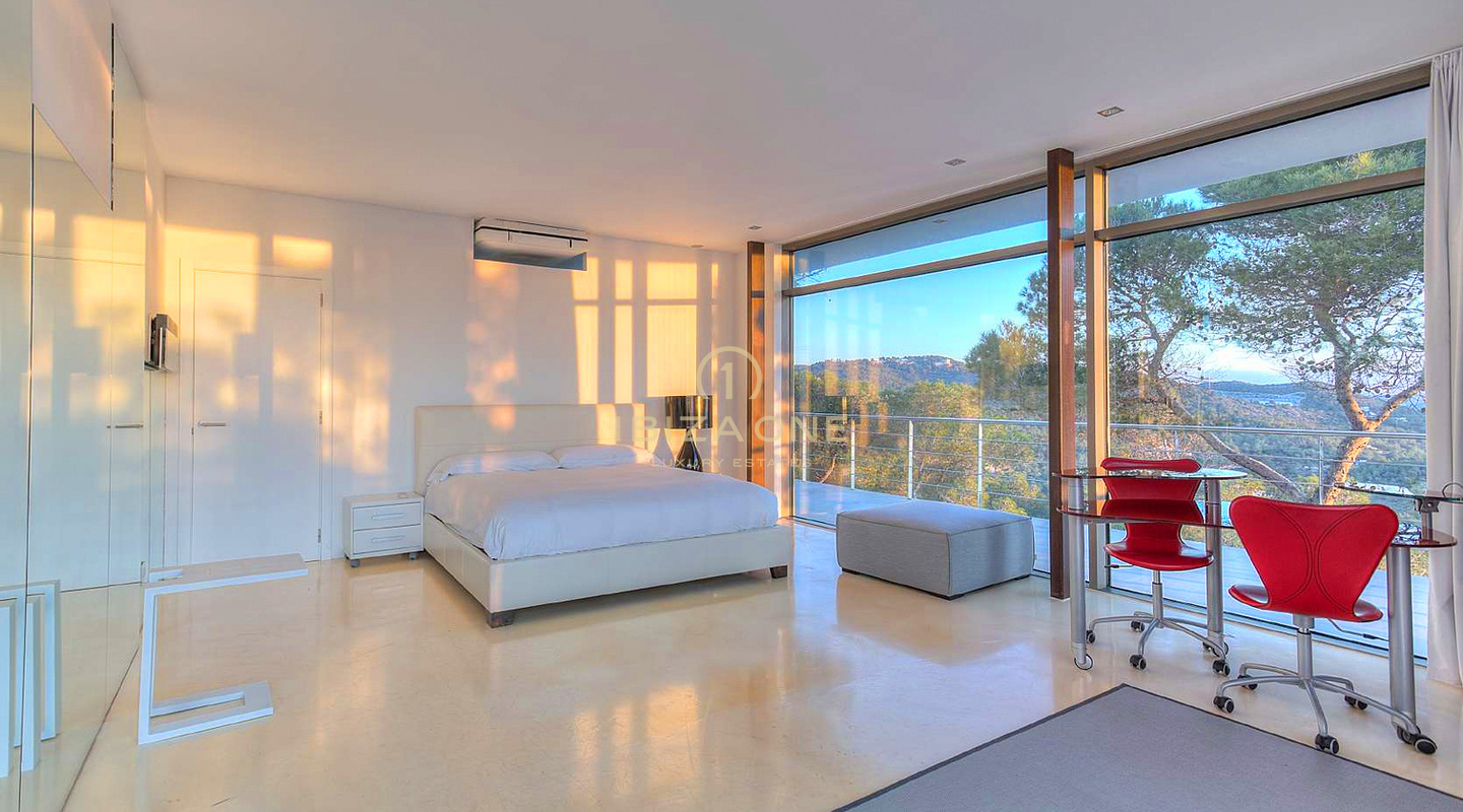 Moderna villa di lusso in stile con vista mozzafiato su Formentera e Dalt Vila in affitto - Villa di lusso in affitto in prima linea sul mare in cima alla montagna di Ibiza con vista mare a 270°, Ibiza