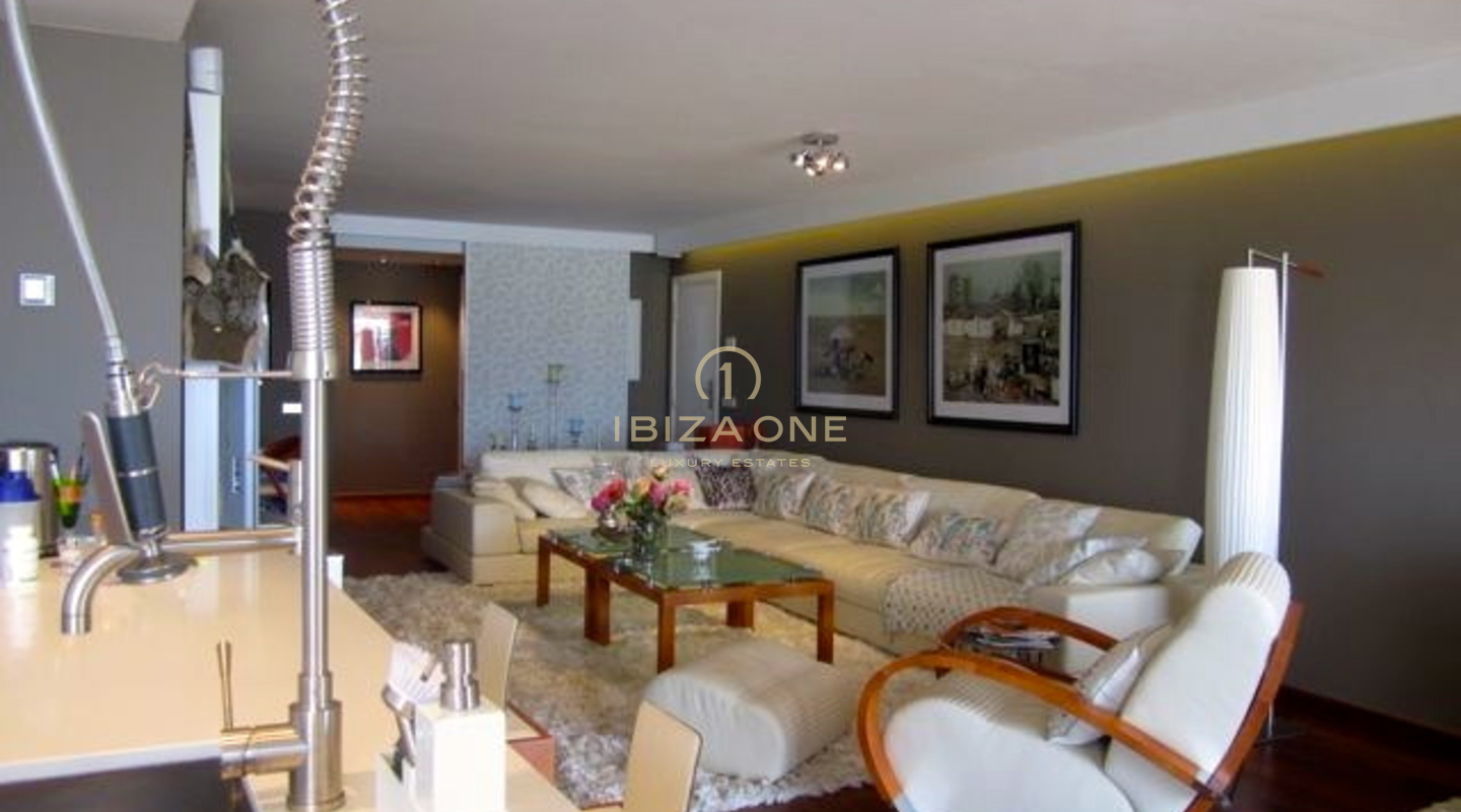 Apartamento de lujo y mobiliario de exterior en Marina Botafoch en venta, Ibiza - Apartamento de lujo y mobiliario de exterior en Marina Botafoch en alquiler, Ibiza