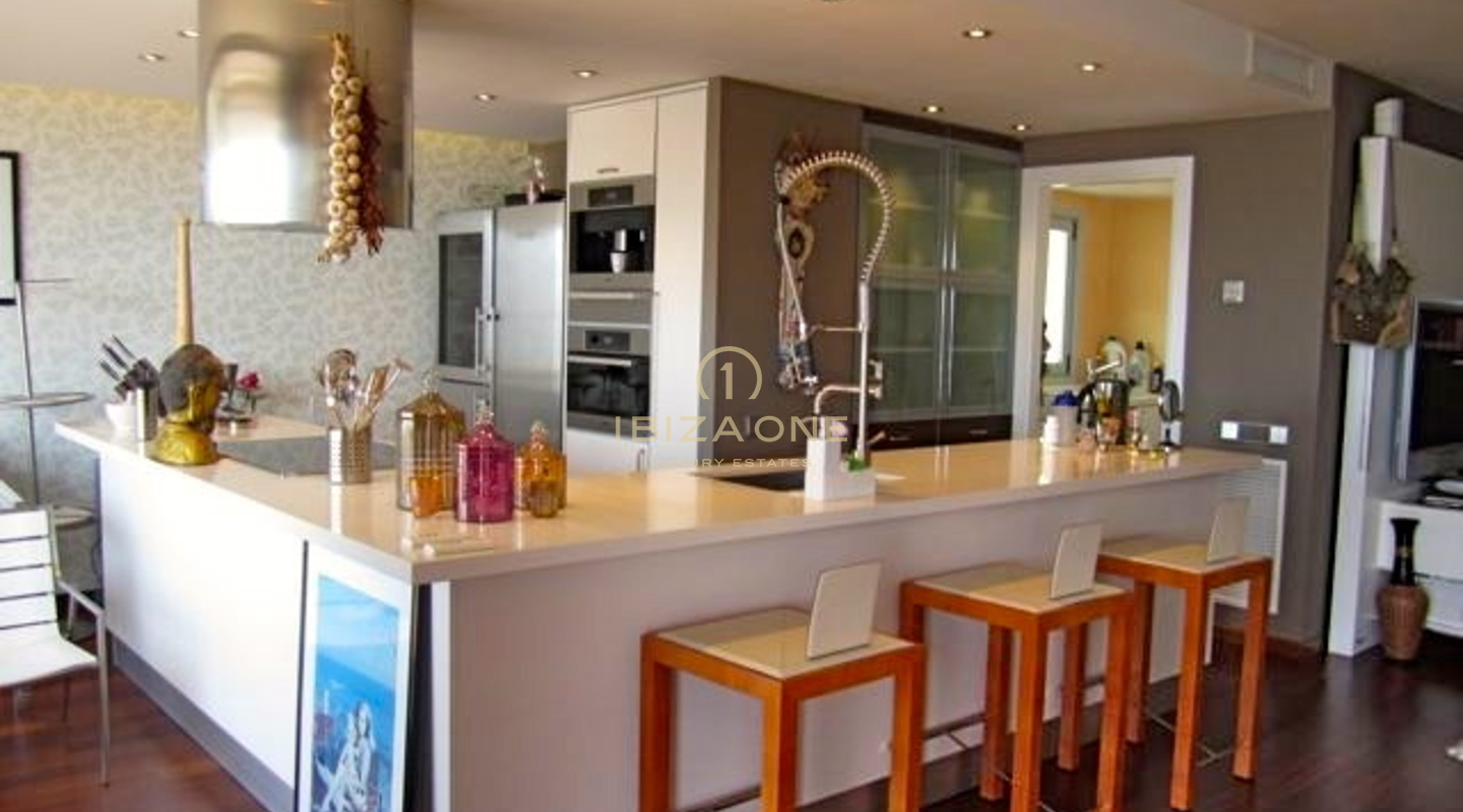Apartamento de lujo y mobiliario de exterior en Marina Botafoch en venta, Ibiza - Apartamento de lujo y mobiliario de exterior en Marina Botafoch en alquiler, Ibiza