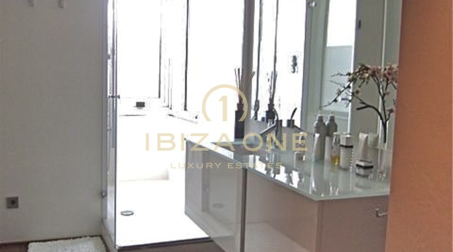 Apartamento de lujo y mobiliario de exterior en Marina Botafoch en venta, Ibiza - Apartamento de lujo y mobiliario de exterior en Marina Botafoch en alquiler, Ibiza