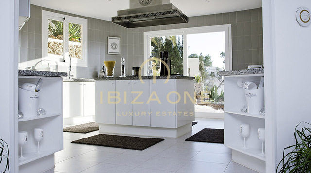 Luxusvilla mit atemberaubender Aussicht auf Ibiza zu verkaufen, Ibiza - Luxusvilla mit atemberaubender Aussicht auf Ibiza zu vermieten, Ibiza