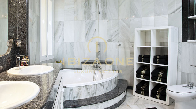 Luxusvilla mit atemberaubender Aussicht auf Ibiza zu verkaufen, Ibiza - Luxusvilla mit atemberaubender Aussicht auf Ibiza zu vermieten, Ibiza