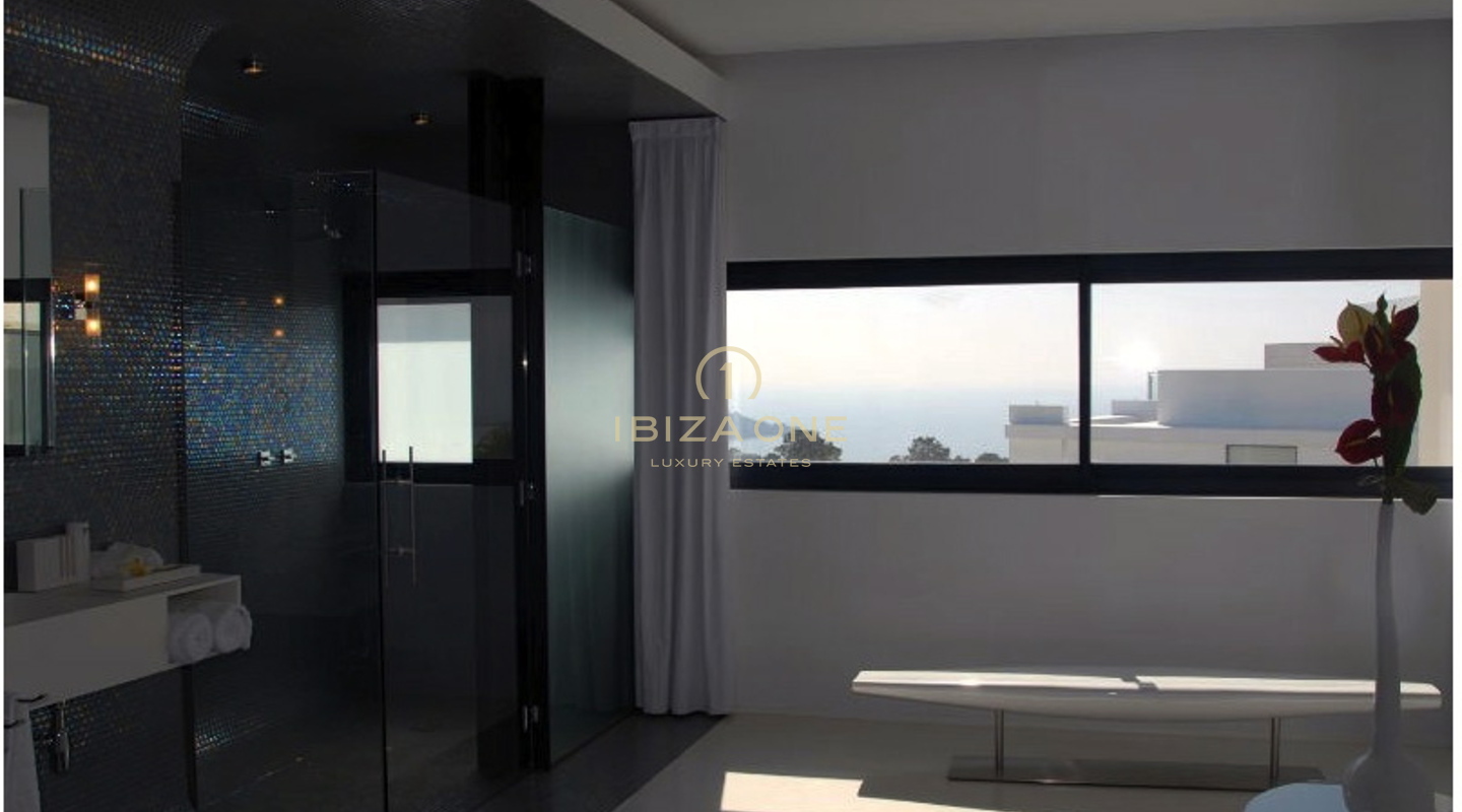 Luxuriöse und wunderschöne Villa mit Glasfront zu vermieten, Ibiza - Luxuriöse und wunderschöne Villa mit Glasfront zu verkaufen, Ibiza