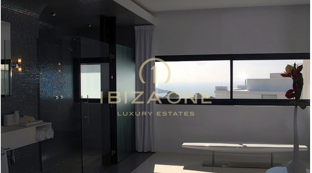 Luxe en prachtige villa met glazen voorgevel te huur, Ibiza - Luxe en prachtige villa met glazen voorgevel te koop, Ibiza